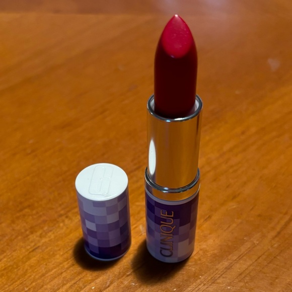 CLINIQUE Pop Lip Color Lipstick + Primer Cherry Pop - Picture 3 of 15